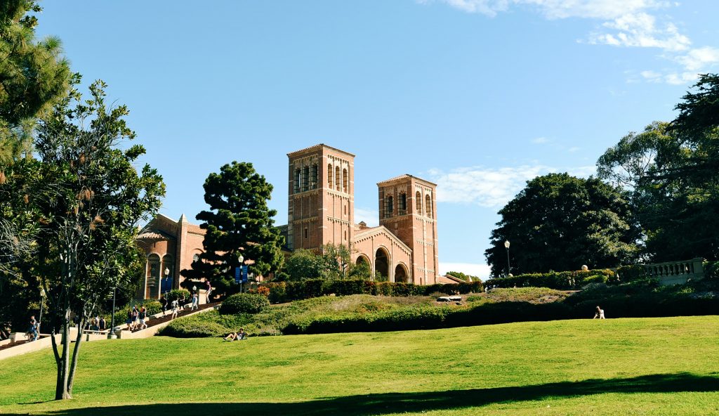 best la colleges